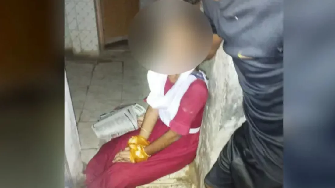 বিদ্যালয়ের বাথরুম থেকে হাত-পা ও মুখ বাঁধা অবস্থায় স্কুলছাত্রী উদ্ধার
